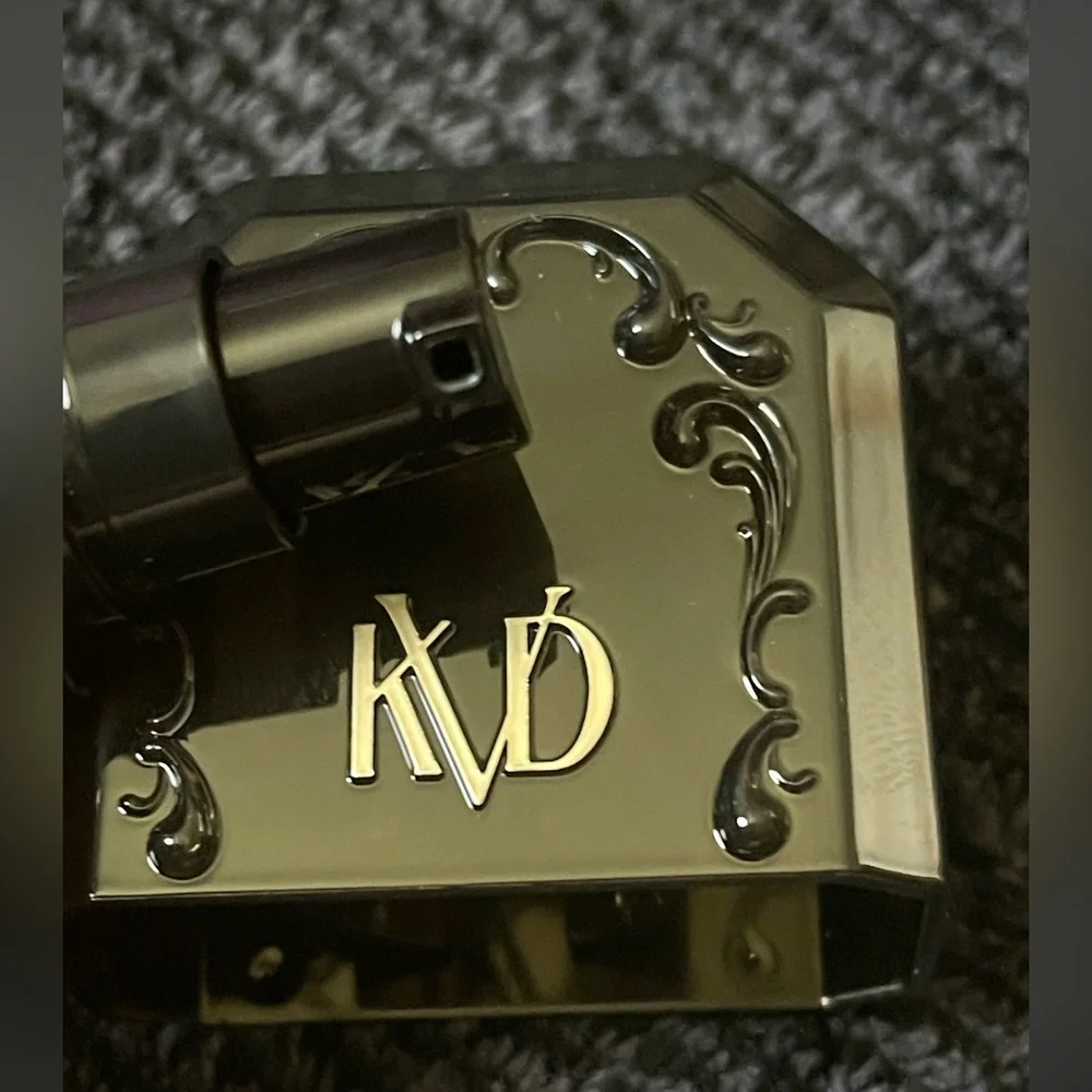 Kat Von D achieve flawless